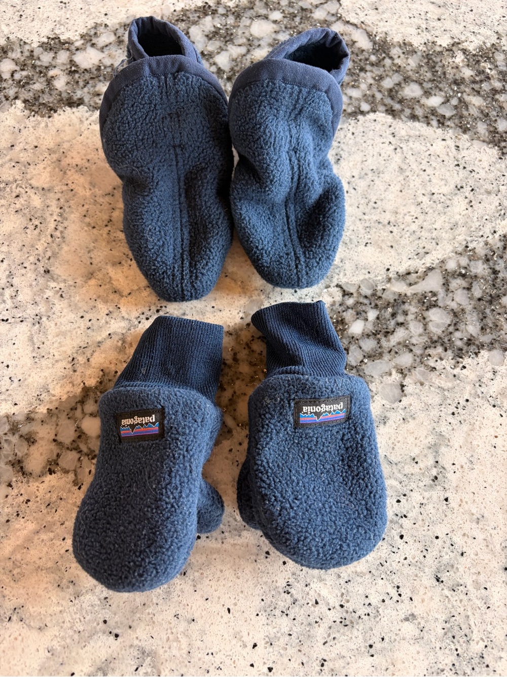 Patagonia baby 0-3 month fleece mittens and booties, navy